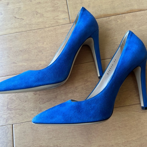 Giorgio Armani royal blue suede pumps - Picture 5 of 11